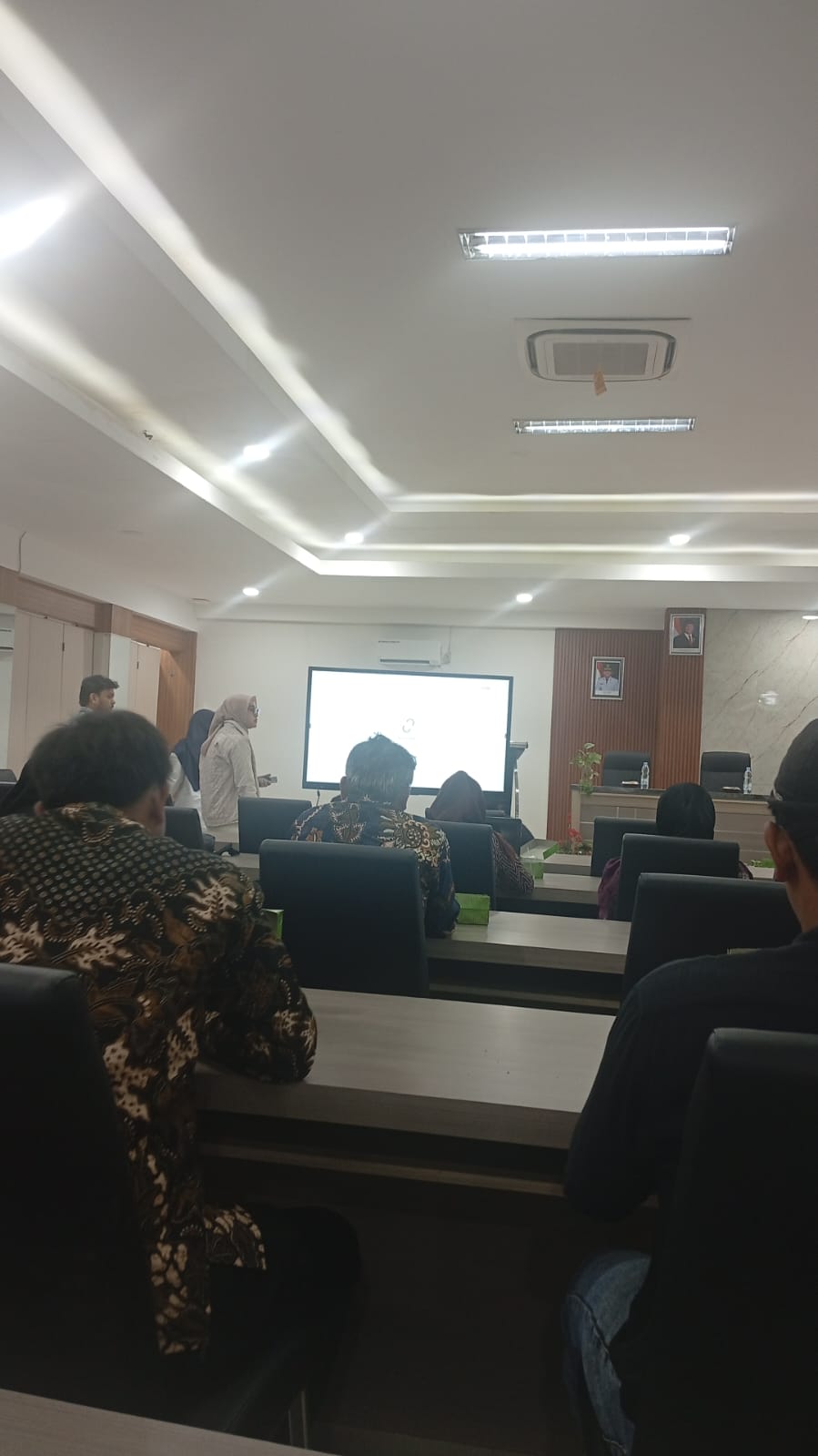 Operator Desa Santing mengikuti acara Bimtek Aplikasi SIAPDESA di Aula Baperinda Indramayu
