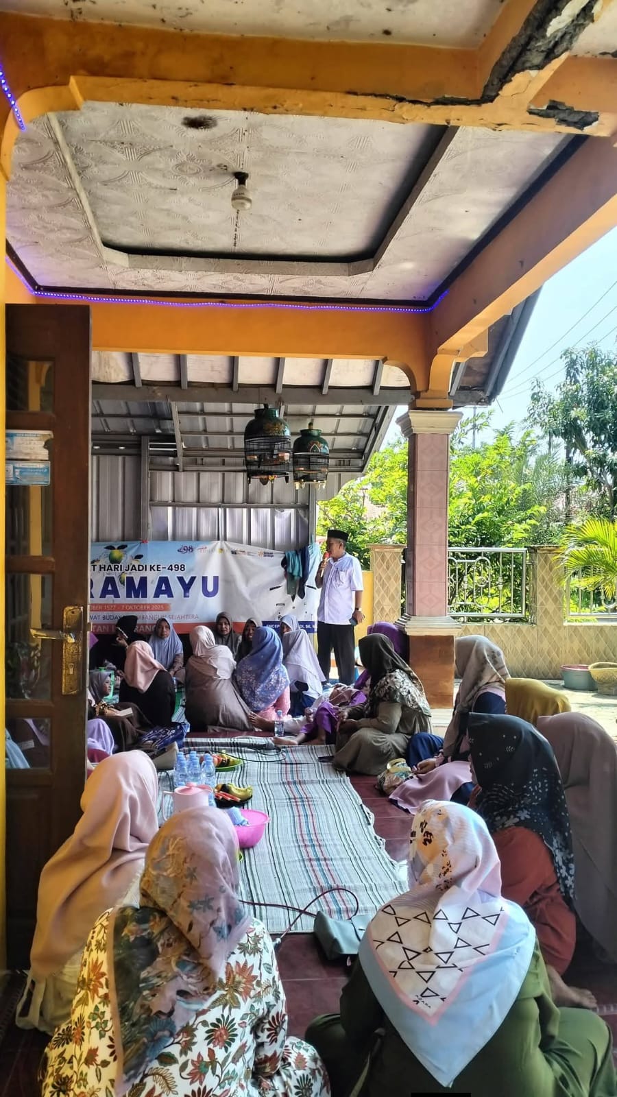Jamiyah Rutin setiap hari Minggu bertempat di Rumah Pakuwu Desa Santing berjumlah 70 Anggota .